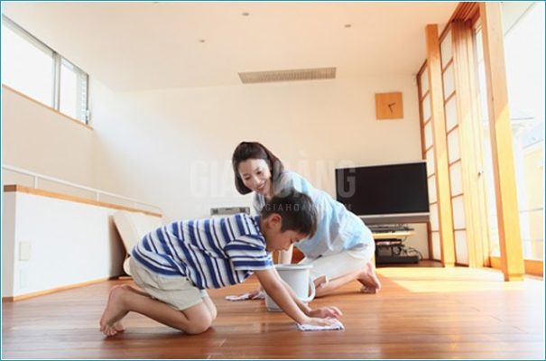 8 Cách vệ sinh sàn gỗ công nghiệp đúng chuẩn bảo toàn tuổi thọ