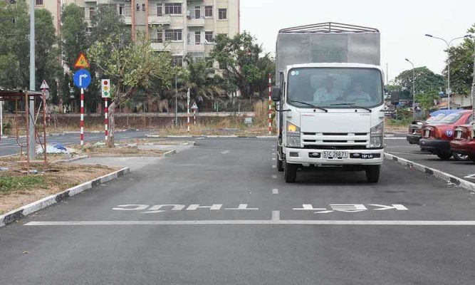 Học bằng lái xe ô tô tải hạng C chất lượng tại Hoclaixe12h.com