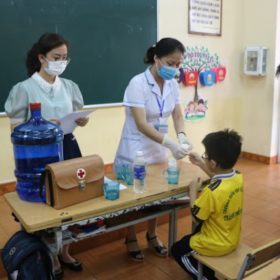 Hướng dẫn cách tẩy giun cho học sinh cấp 2