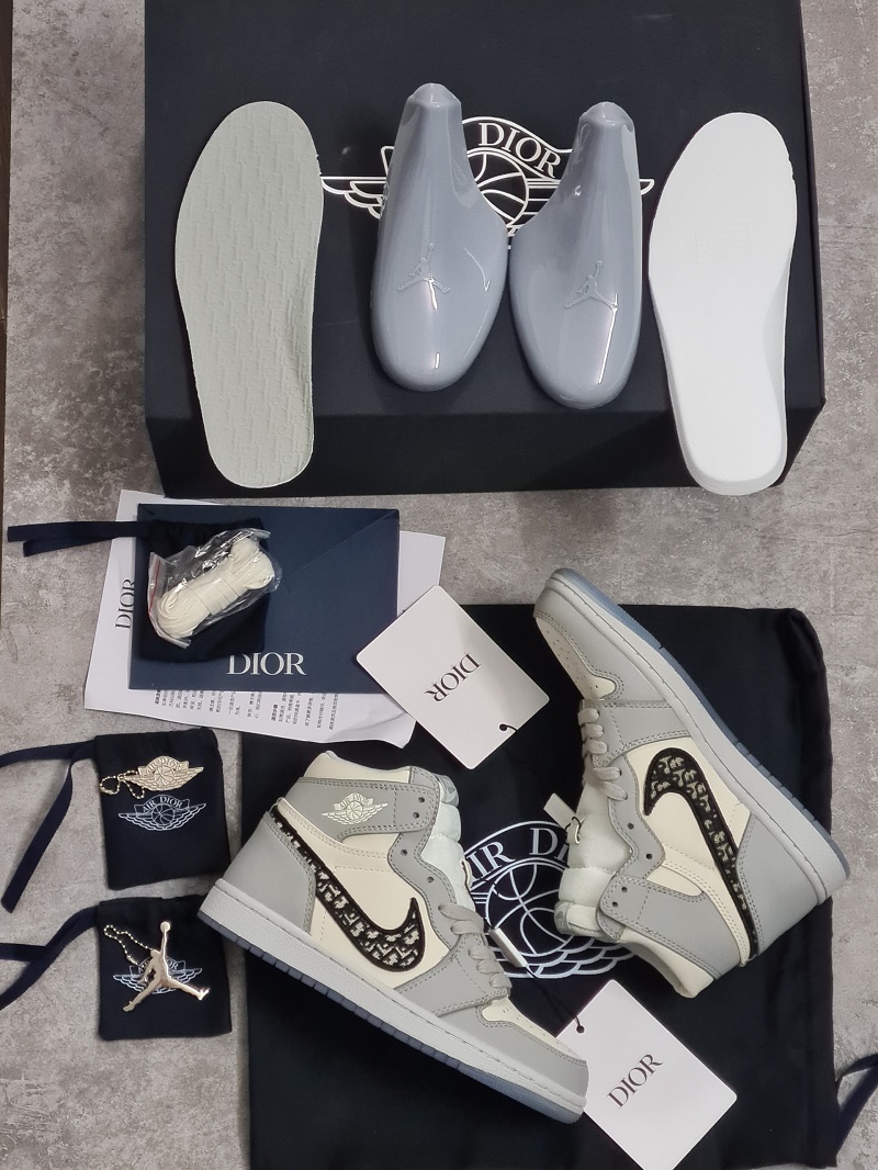 Đánh giá chi tiết giày Nike Air Jordan 1 Dior gây sốt giới trẻ thời gian qua