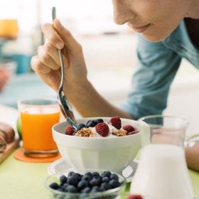 Bạn có biết nên ăn sữa chua lúc nào tốt nhất không?
