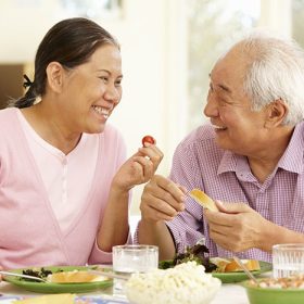 mật ông là thực phẩm tốt với người cao tuổi