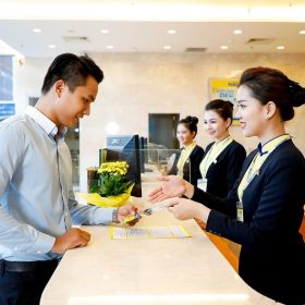 Áp lực lãi suất tiết kiệm tăng mạnh vào cuối năm, có thật sự là ai cũng có thể nhận được?