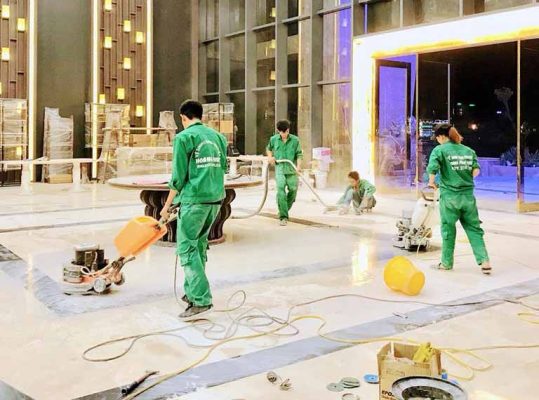 Bật mí cách xử lý thảm văn phòng bị dính cà phê